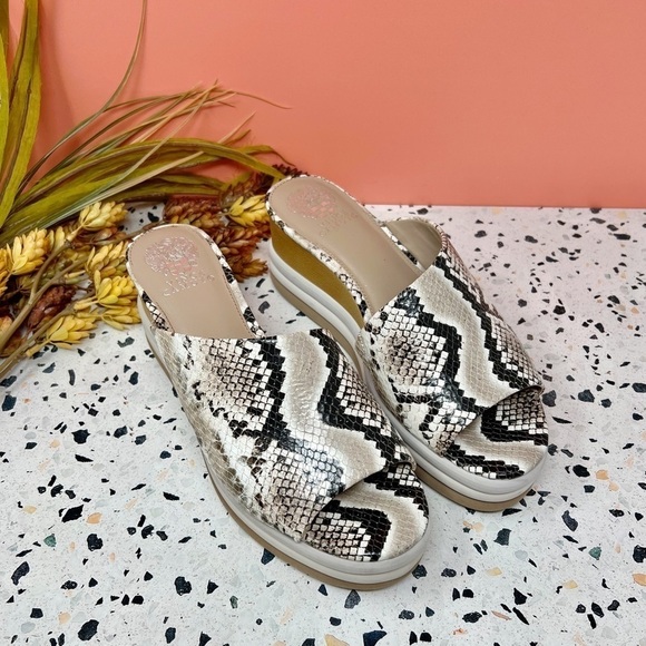 Vince Camuto Shoes - NEW Vince Camuto Snake Print VC Pendrea Platform Sandals Sz 10